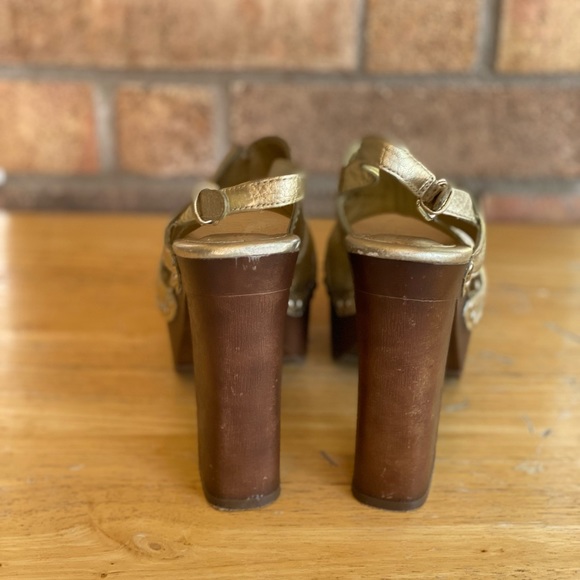 BCBGENERATION Blend Metallic Gold Platform Chunky Wood Heel Sandals Heels 6 - Picture 9 of 11